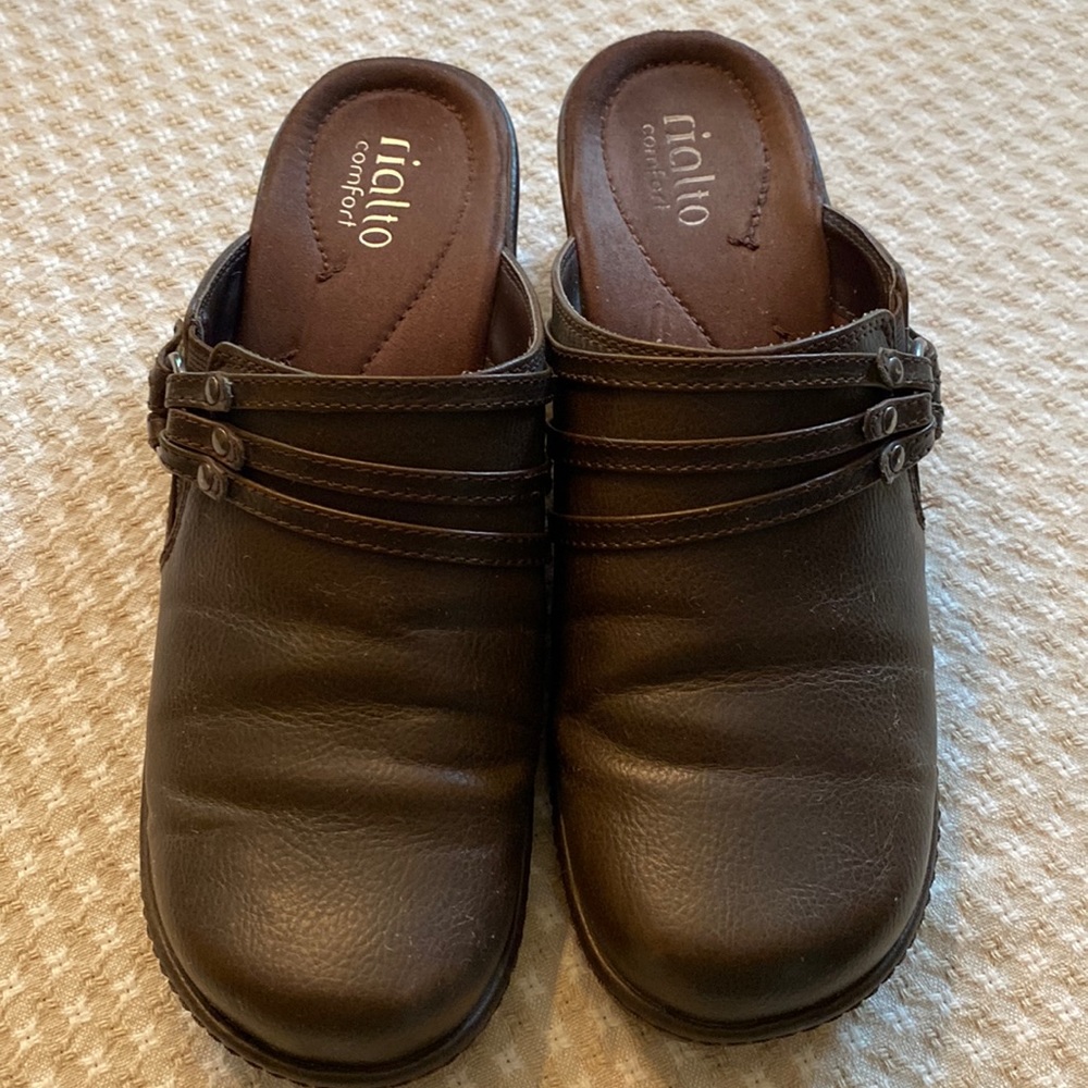 Rialto clogs
